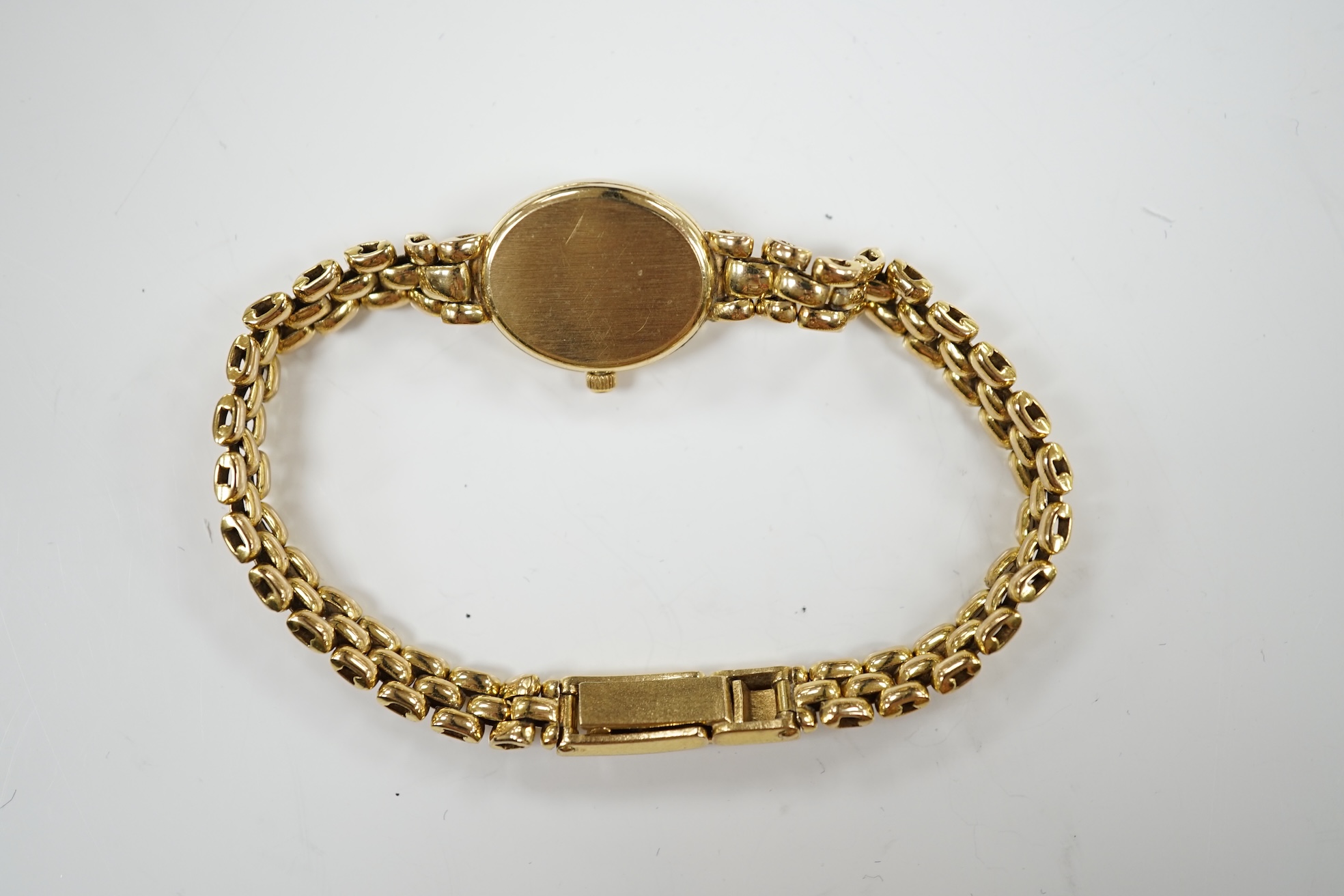 A lady's modern 9ct gold Tissot quartz wrist watch, on a 9ct gold bracelet, gross weight 19.5 grams. Condition - poor to fair